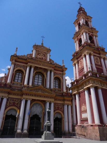 ...und wieder sehr schoene Kirchen!