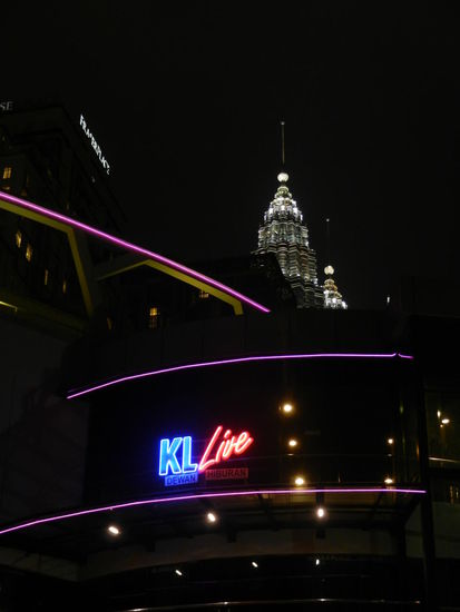 Im Hintergrund ragen sie schon hervor!