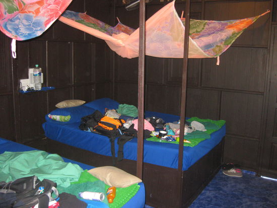 Eine Nacht goennten wir uns eine etwas groessere Huette, wo wir aufrecht stehen konnten.