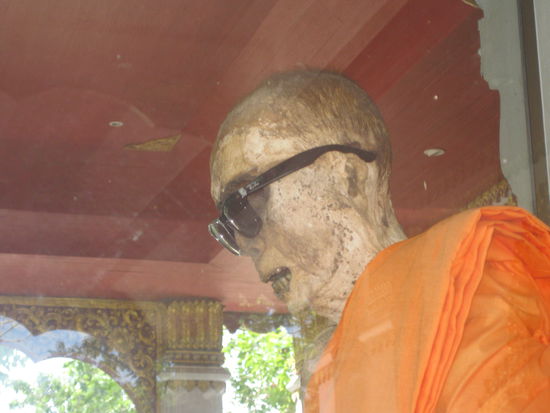 Wat Khunaram, man siehe die Ray-Ban Brille!!!