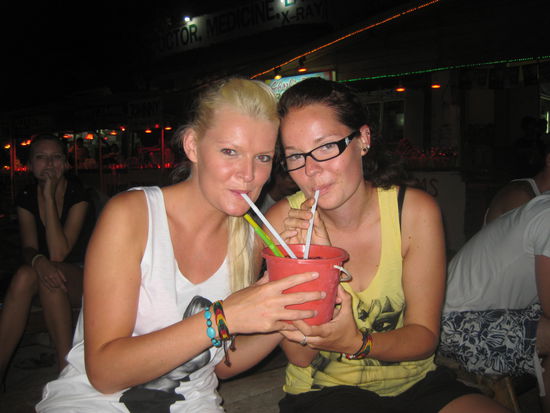 Unser erster Alkohol in diesem Urlaub....drei Eimer haben wir geschafft