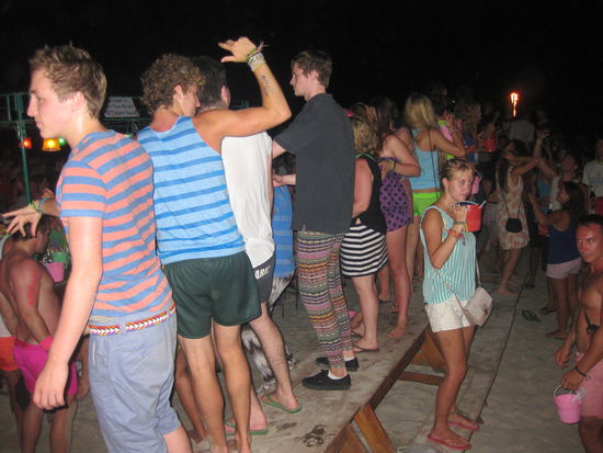 Auf den Tischen tanzen ist ein muss, auch wenn man verwundet ist!!!