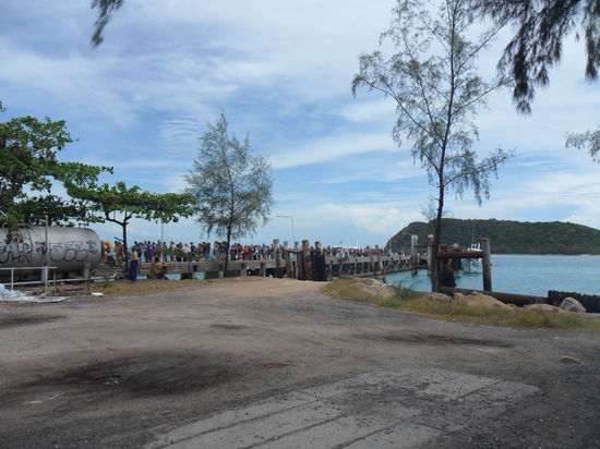 Die Faehre mit den Partypeople fuer die Fullmoon Party!!!