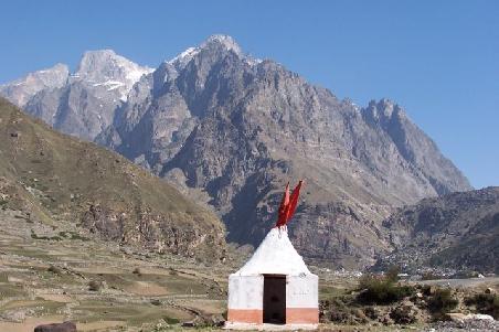 in badrinath, mana ist rechts hinten.