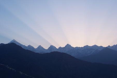 sonnenaufgang in munsyari.
