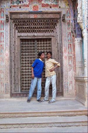 bablu (links) mit freund.