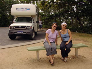 Tanja & Lotte vor ihrem zu Hause