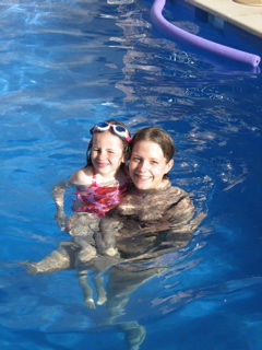 Ruby und ich im Pool