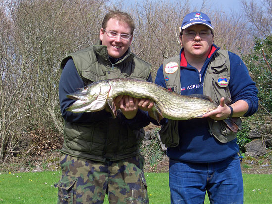 Rico und Ossi mit 1.04m Hecht in Irland
