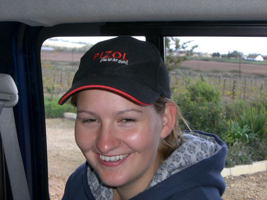 Sarah macht Werbung fuer den Pizol! Ja, sie hatte schon ein, zwei Glaeschen probiert 