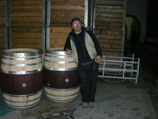 Ossi in einem Weingut