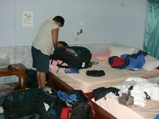 Ossi beim Packen.