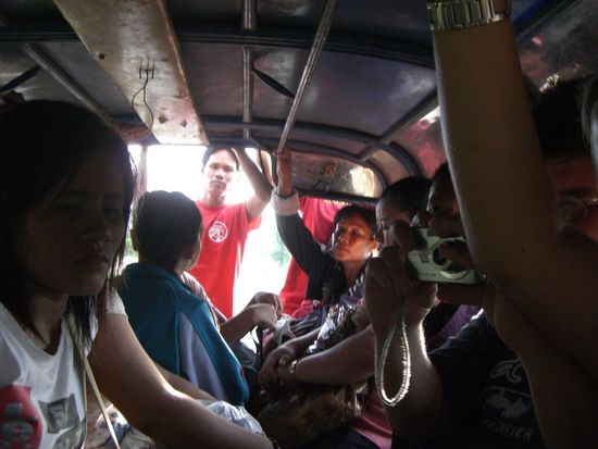 Im vollbepacktem Bus.