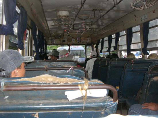 Bus von Vientiane nach Vang Vieng