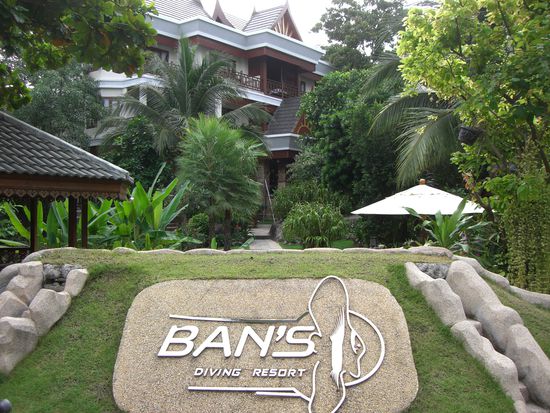 Der Eingang zu Bans Diving Resort