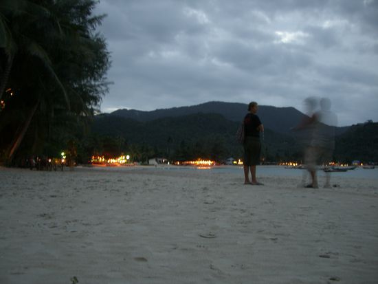 Der Strand am Abend - Ossi konnte mal wieder nicht still stehen..
