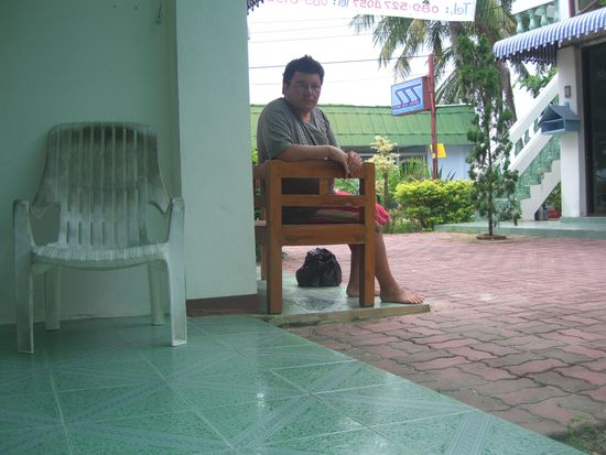 Ossi vor unserer neuen Unterkunft