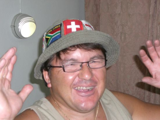 Ossi mit seinem selbst tapeziertem Hut.