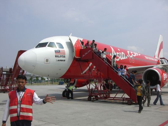 Air Asia. Der Typ hatte nicht grad freude an mir. Aber was solls..