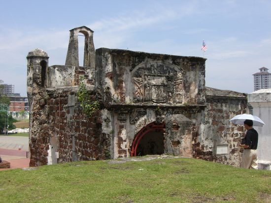 Dito. Und noch ein Japaner. Die laufen hier immer mit diesen Regensonnenschirmen rum. Wohl gar keine schlechte Idee.