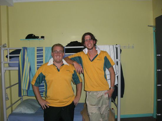 Ich und Andi im neu erworbenen Rugby Jersey.