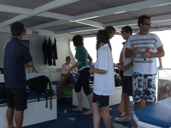 Auf dem Schiff zwischen den beiden Tauchgaengen.