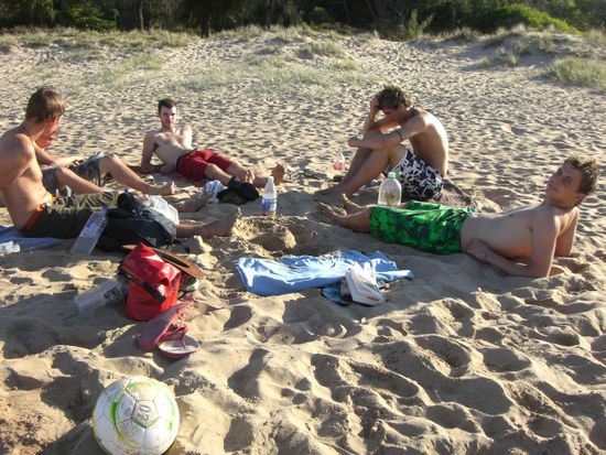 Fertig nach dem Beach Soccer spielen.