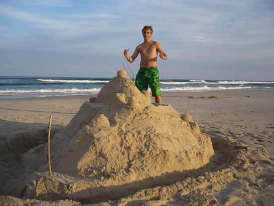 Unsere Monstersandburg! Das war Arbeit!!!