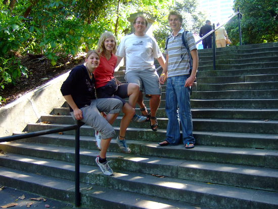 Eva, Kristina, Rico und Chris im Botanischen Garten von Sydney.