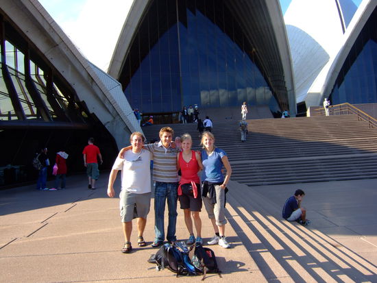 Und nochmals vor der Oper.