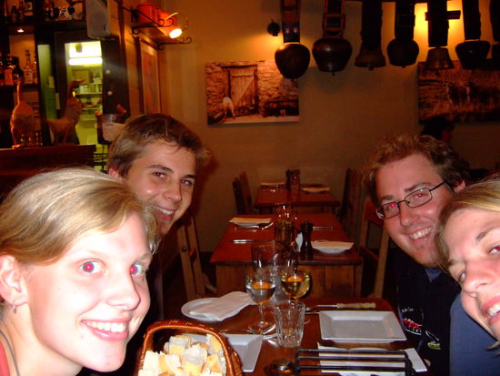 Wir im Schweizer Restaurant.