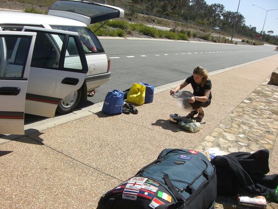 Beim Packen vor der Weiterfahrt.