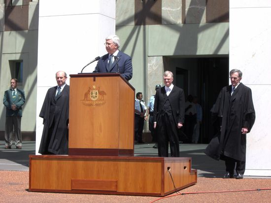 Der Typ am Rednerpult.