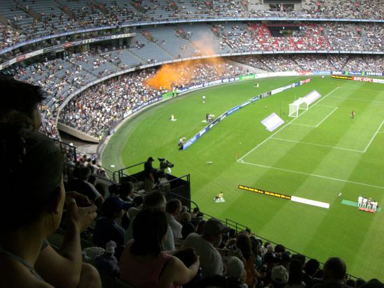 Besuch beim Fussballspiel Melbourne gegen Perth.