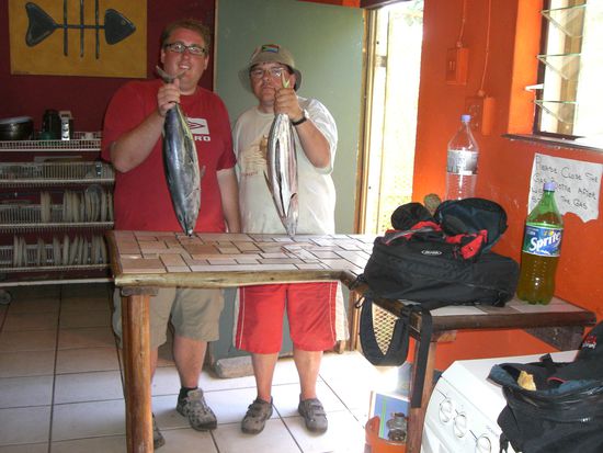 Rico und Ossi mit den beiden Tunfischen