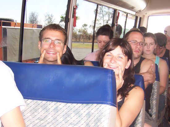 Im Bus  Alles klar Tobi und Anne. Ach ja, Ruedi was luagsch denn du so trurig?