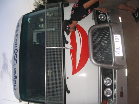 Mike kuesst unseren Bus 