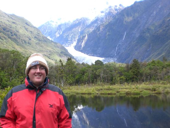 Rico vor dem Franz Joseph Gletscher.