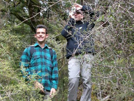 Frischi und Eva auf einer Wanderung in den Fjordlands.
