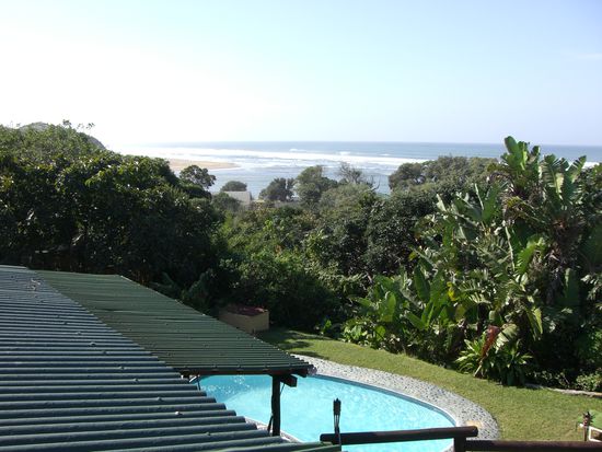 Aussicht von der Plattform mit Pool und Beach.