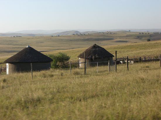 Typische Haeuser (Roundavels) an der Wild Coast.