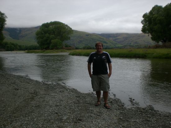 Ich im All Blacks Rugby Shirt. Boese Zungen behaupten, dass ich von der Postur her mit den All Blacks mithalten kann  Gell Frischi..