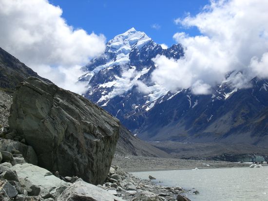 Der Mount Cook und unten rechts das Gletscher Tor.
