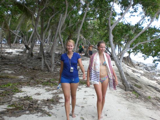Maja and Tina auf Castaway Island.