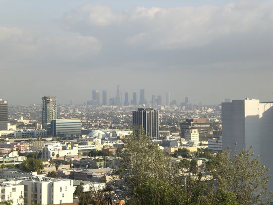 Los Angeles von einem Hügel aus.