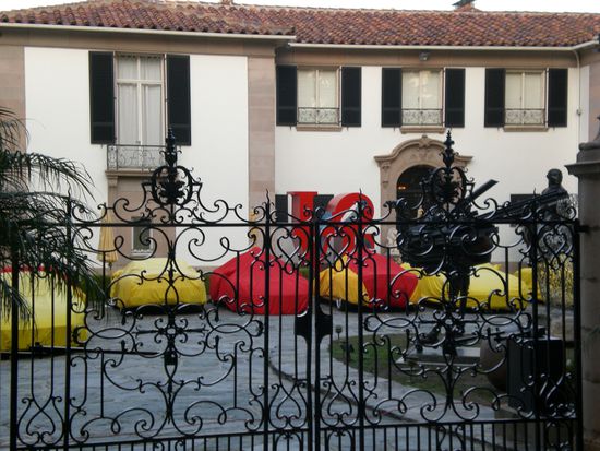 Beverly Hills laesst gruessen. Da hat doch einer lauter Ferraris vor der Haustuere stehen...