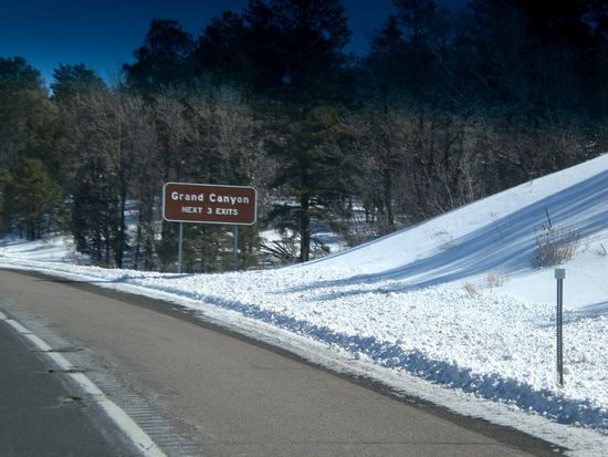 Total unerwartet und kaum zu glauben. Am Grand Canyon liegt jede Menge Schnee und es ist sau kalt hier!!! Also mit dem hab ich echt nicht mehr gerechnet, dass ich noch in den Winter rein komme. Von wegen Schnee und Winter vermissen Wilma....