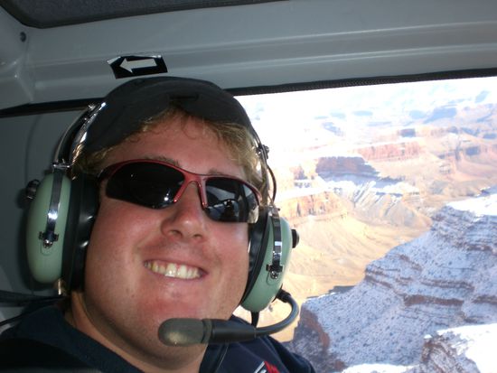 Ich liebe Hubschrauber fliegen und wenn dann noch so ne Kulisse zu bestaunen ist um so mehr. Diese Hubschrauber fliegen 100 Mal ruhiger wie die Super Puma der Schweizer Armee. Richtig schoen!!!