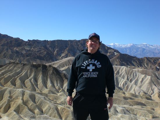 Ich vor den lustigen Wellenbergen im Death Valley.