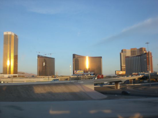 Einfahrt nach Vegas.